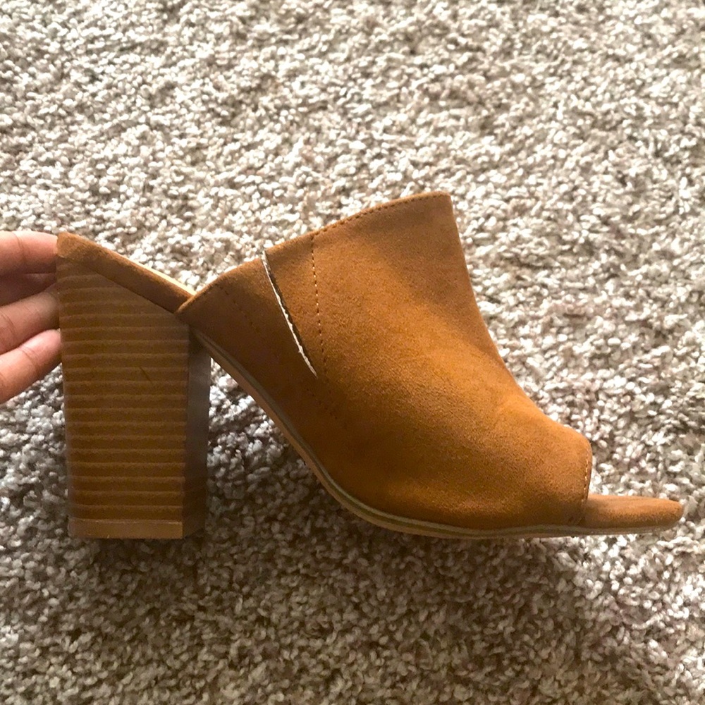 Brown suede mule